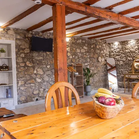 Ferienhaus The Stone Moraḯtika